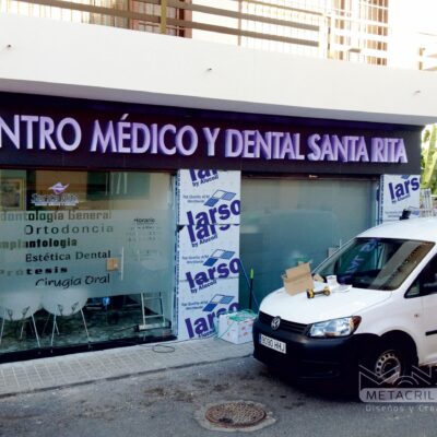 LETRAS_CORPÓREAS-EN_METACRILATO_LUZ_INTERIOR